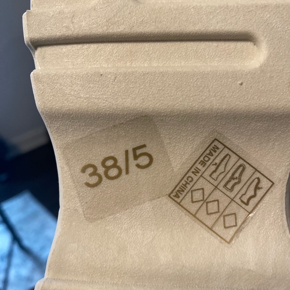 BASICALLY NEW NEVER WORN shoes! - Picture 8 of 8